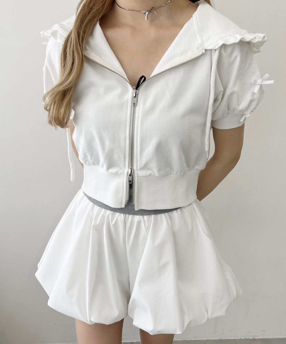 ホワイト モデル：160㎝ F着用