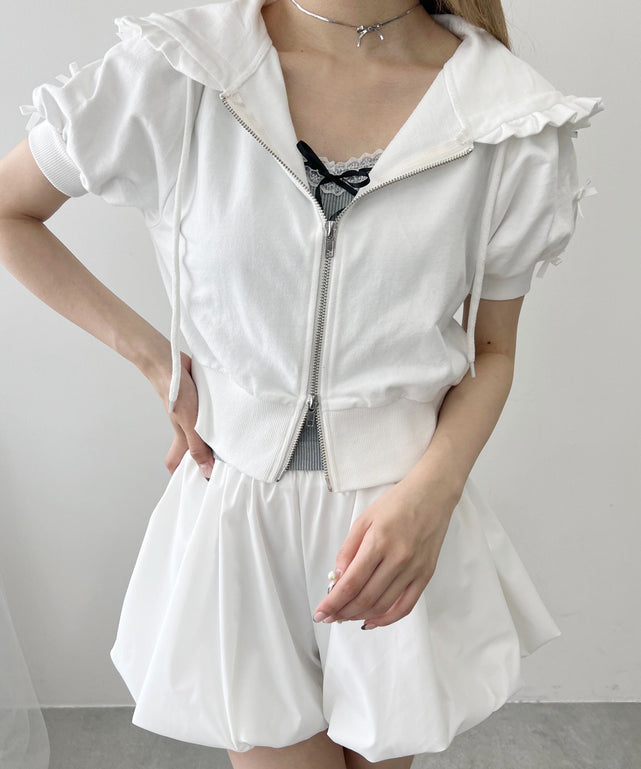 ホワイト モデル：160㎝ F着用