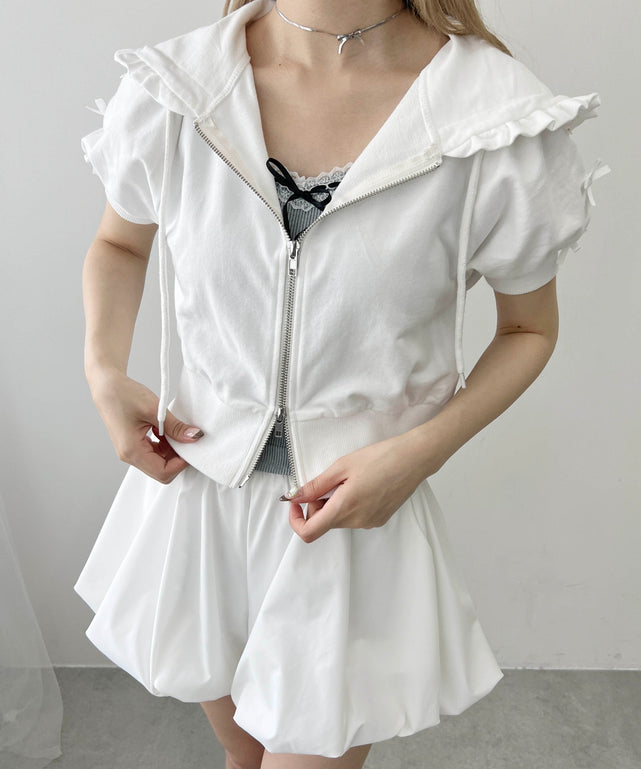 ホワイト モデル：160㎝ F着用