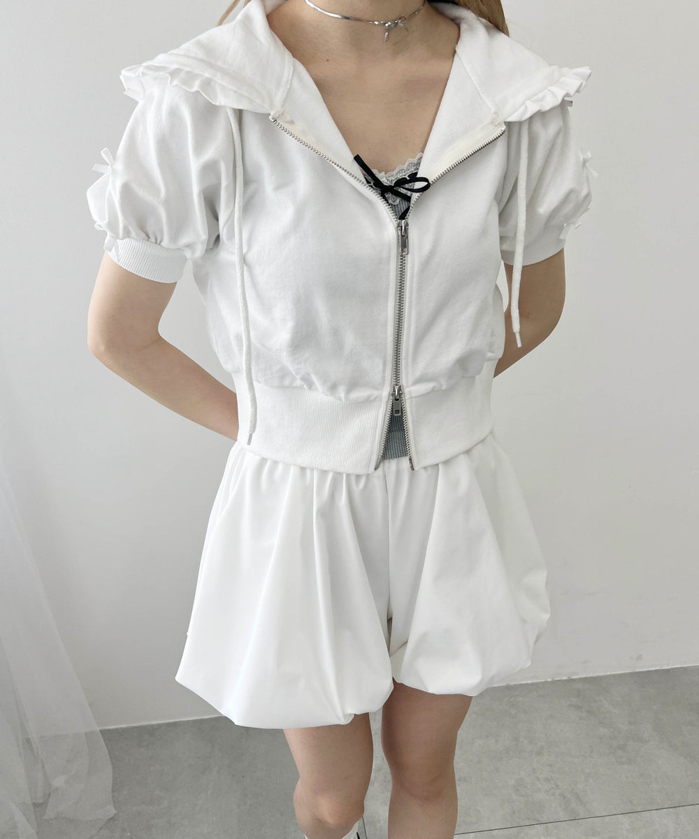 ホワイト モデル：160㎝ F着用