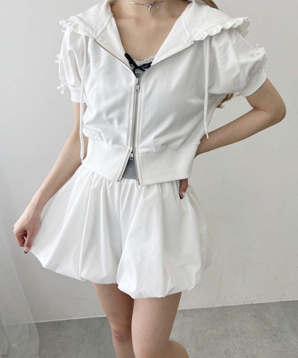 ホワイト モデル：160㎝ F着用