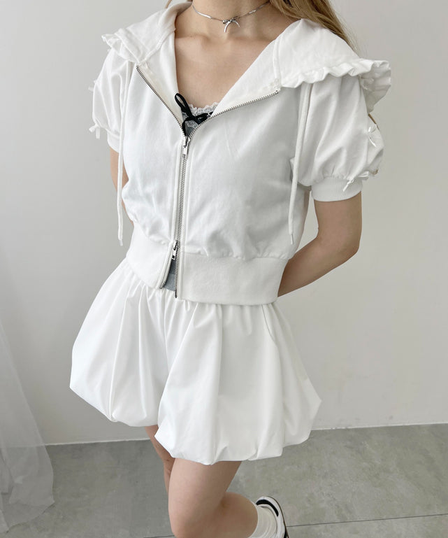 ホワイト モデル：160㎝ F着用