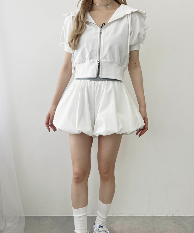 ホワイト モデル：160㎝ F着用