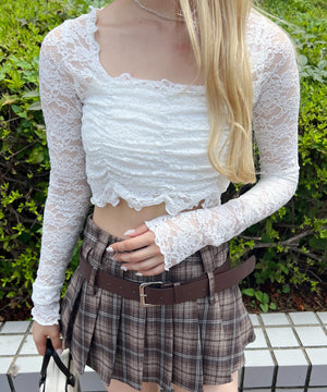 ホワイト モデル：160㎝ F着用