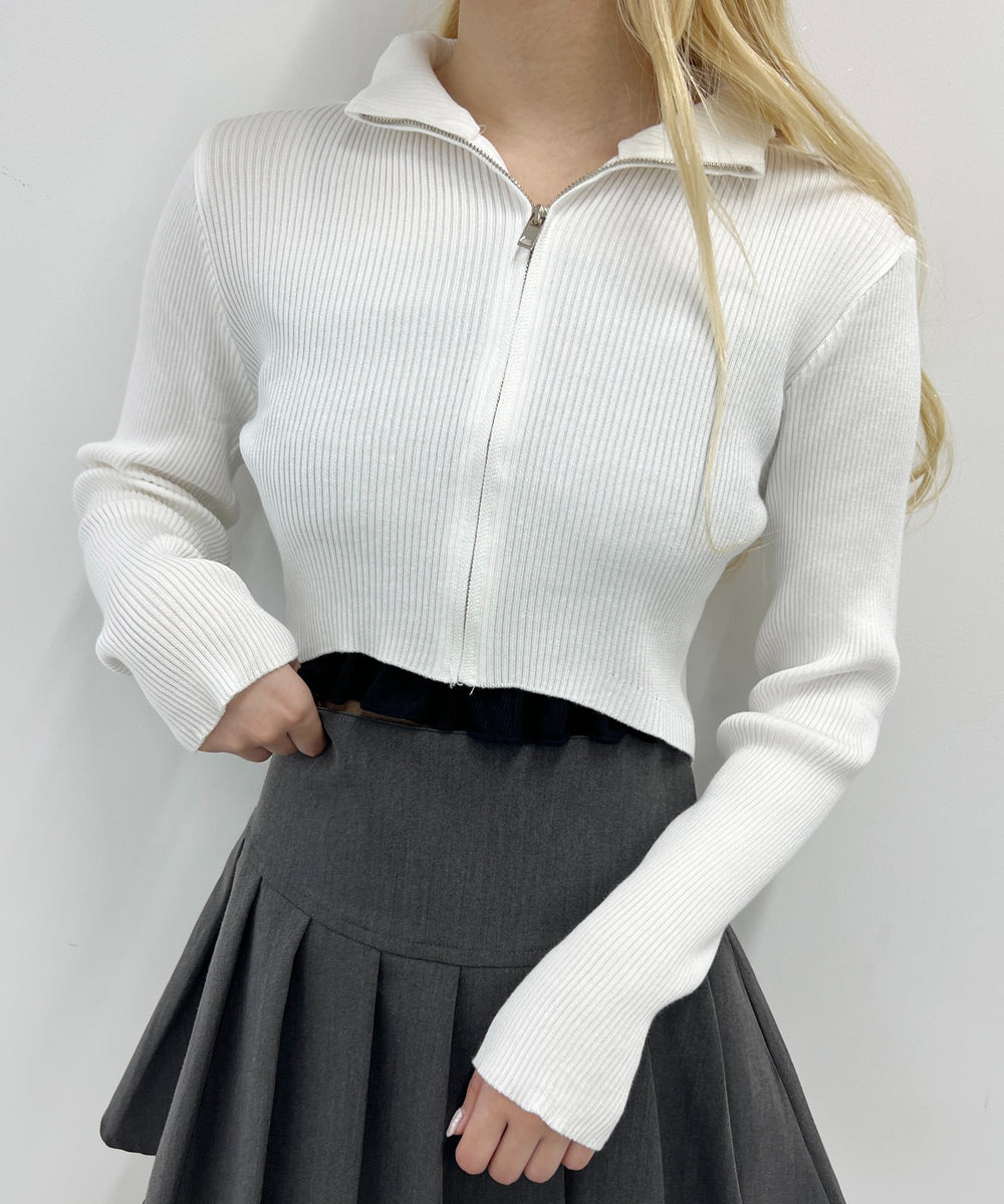 ホワイト モデル：160㎝ F着用