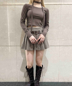 チョーカー付きトップス