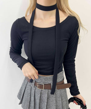 チョーカー付きトップス