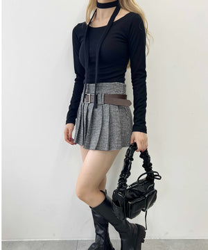 チョーカー付きトップス