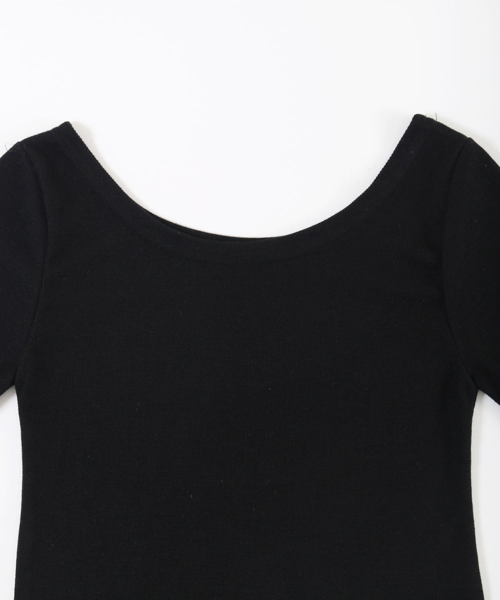 チョーカー付きトップス