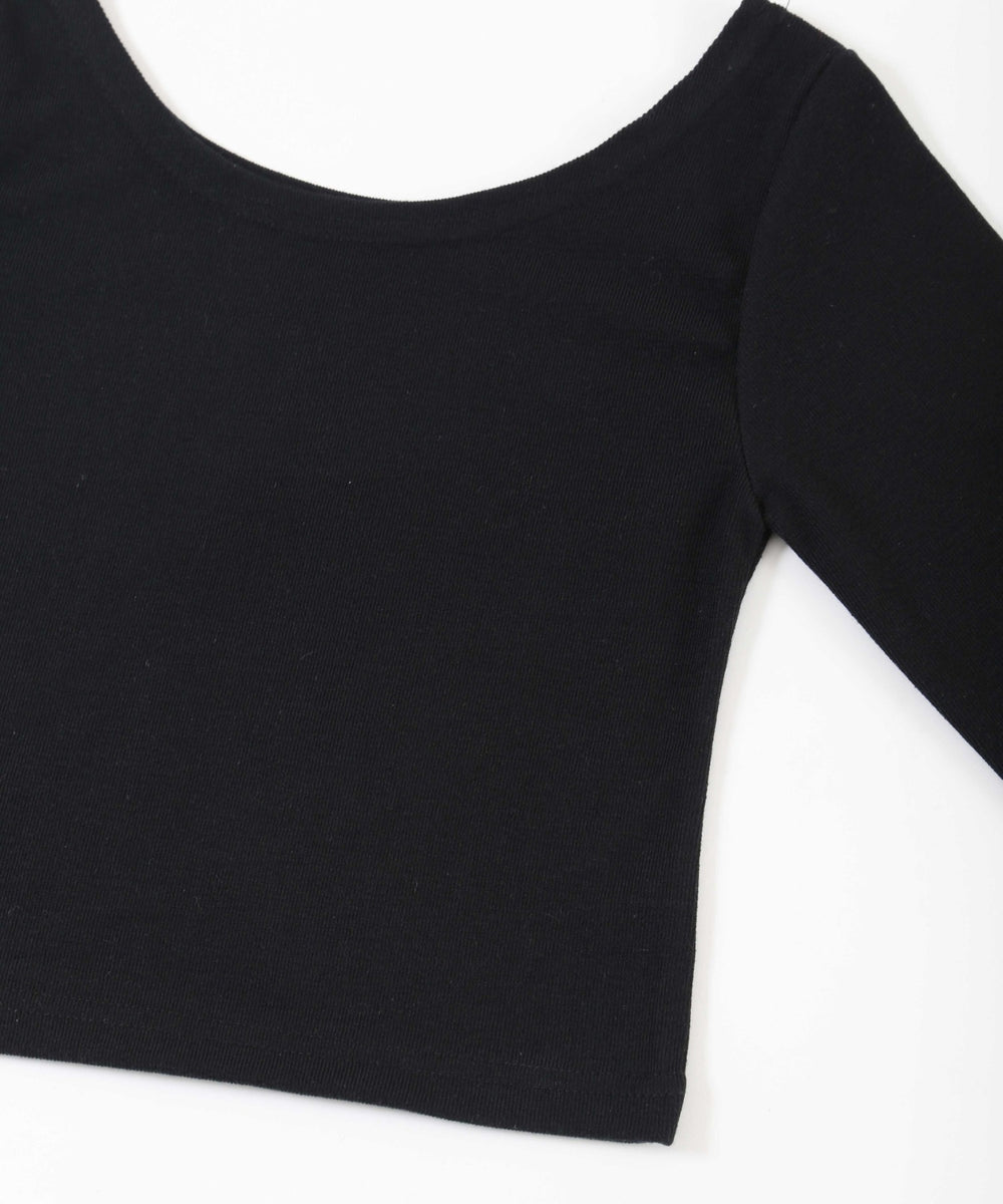 チョーカー付きトップス