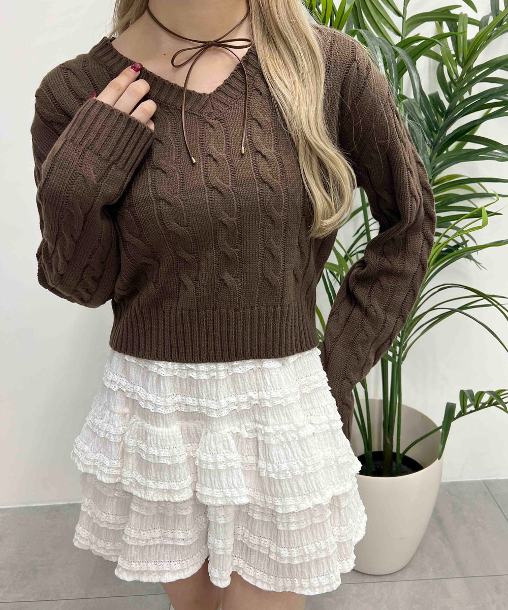 Vネックケーブルニット