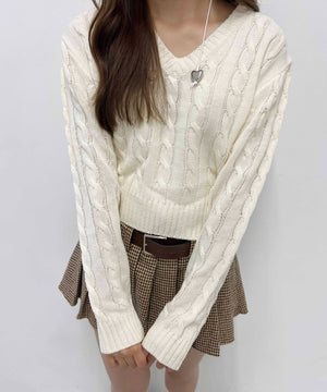 Vネックケーブルニット