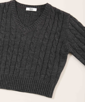 Vネックケーブルニット