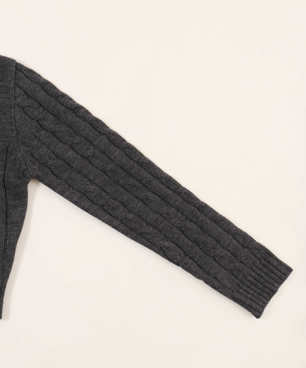 Vネックケーブルニット