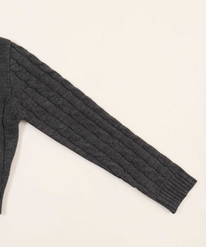 Vネックケーブルニット