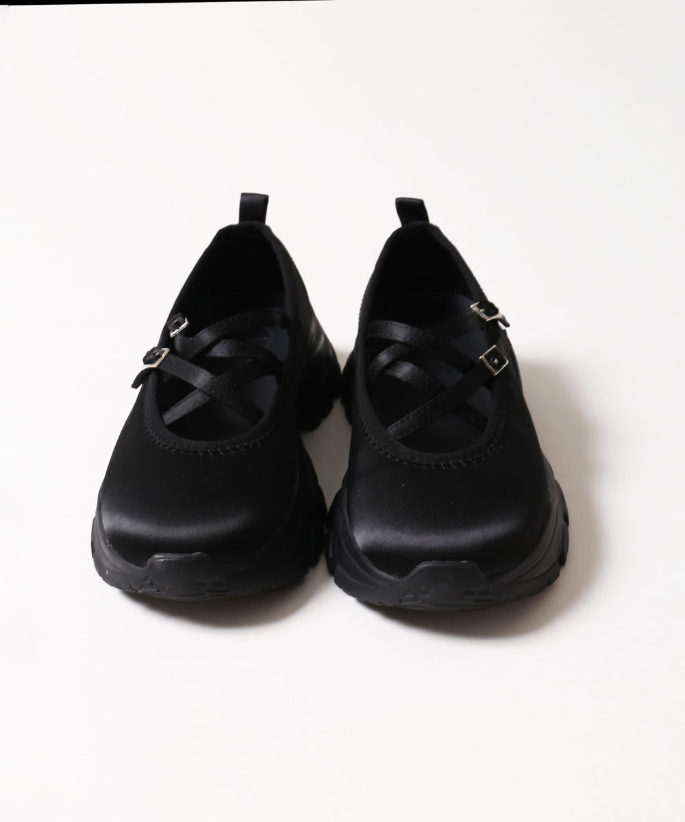 クロスストラップボリュームシューズ