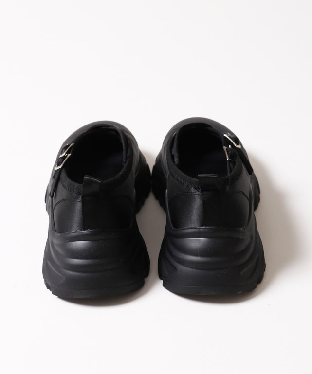 クロスストラップボリュームシューズ