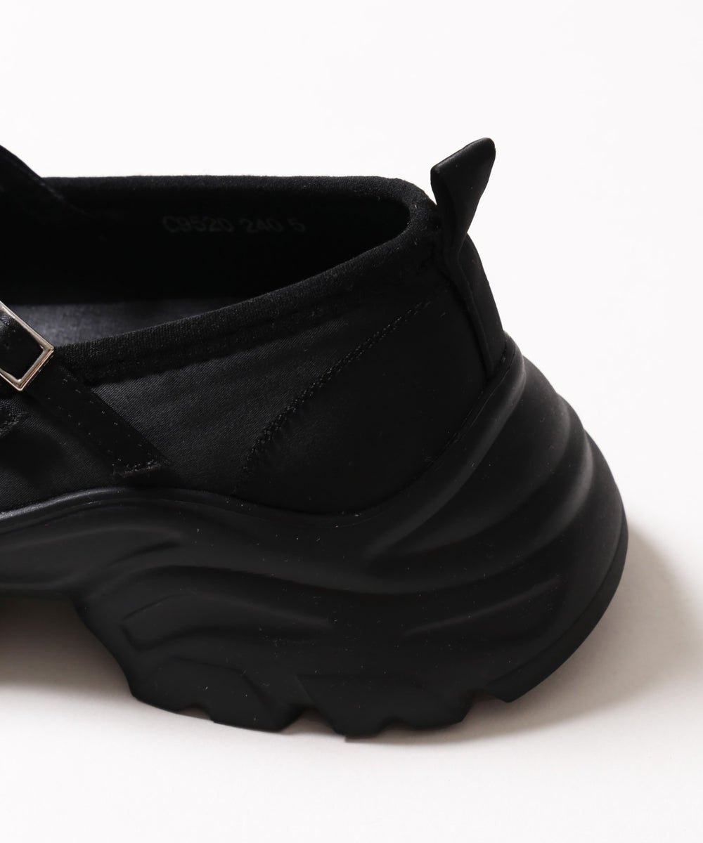 クロスストラップボリュームシューズ