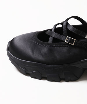 クロスストラップボリュームシューズ