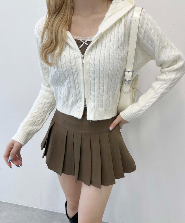 ホワイト モデル：160㎝ F着用