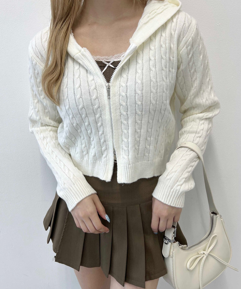 ホワイト モデル：160㎝ F着用