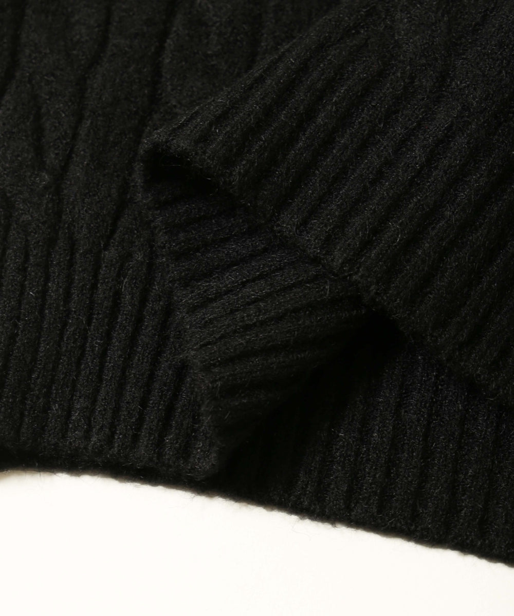 ワンポイントケーブルショートニット