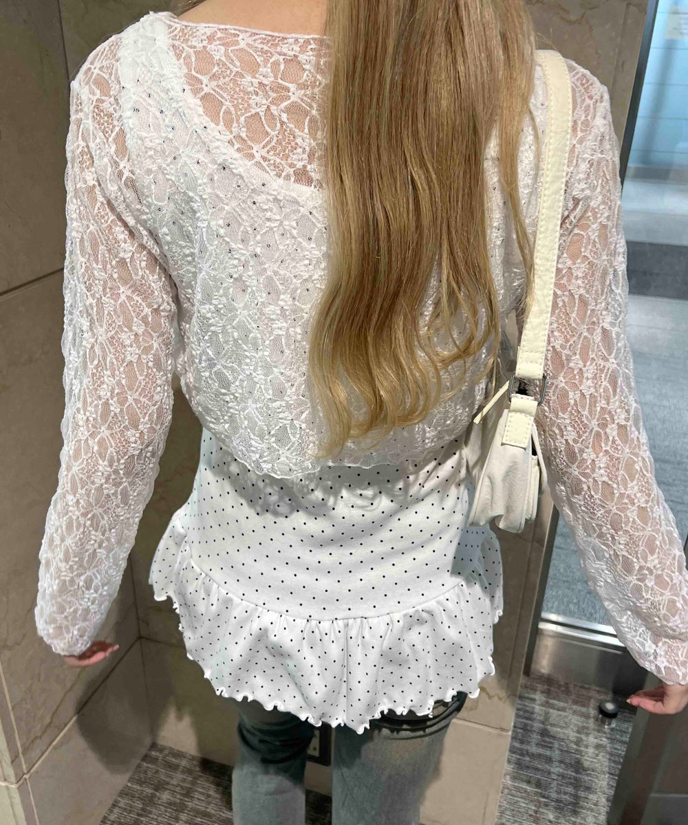 ホワイト モデル：160㎝ F着用