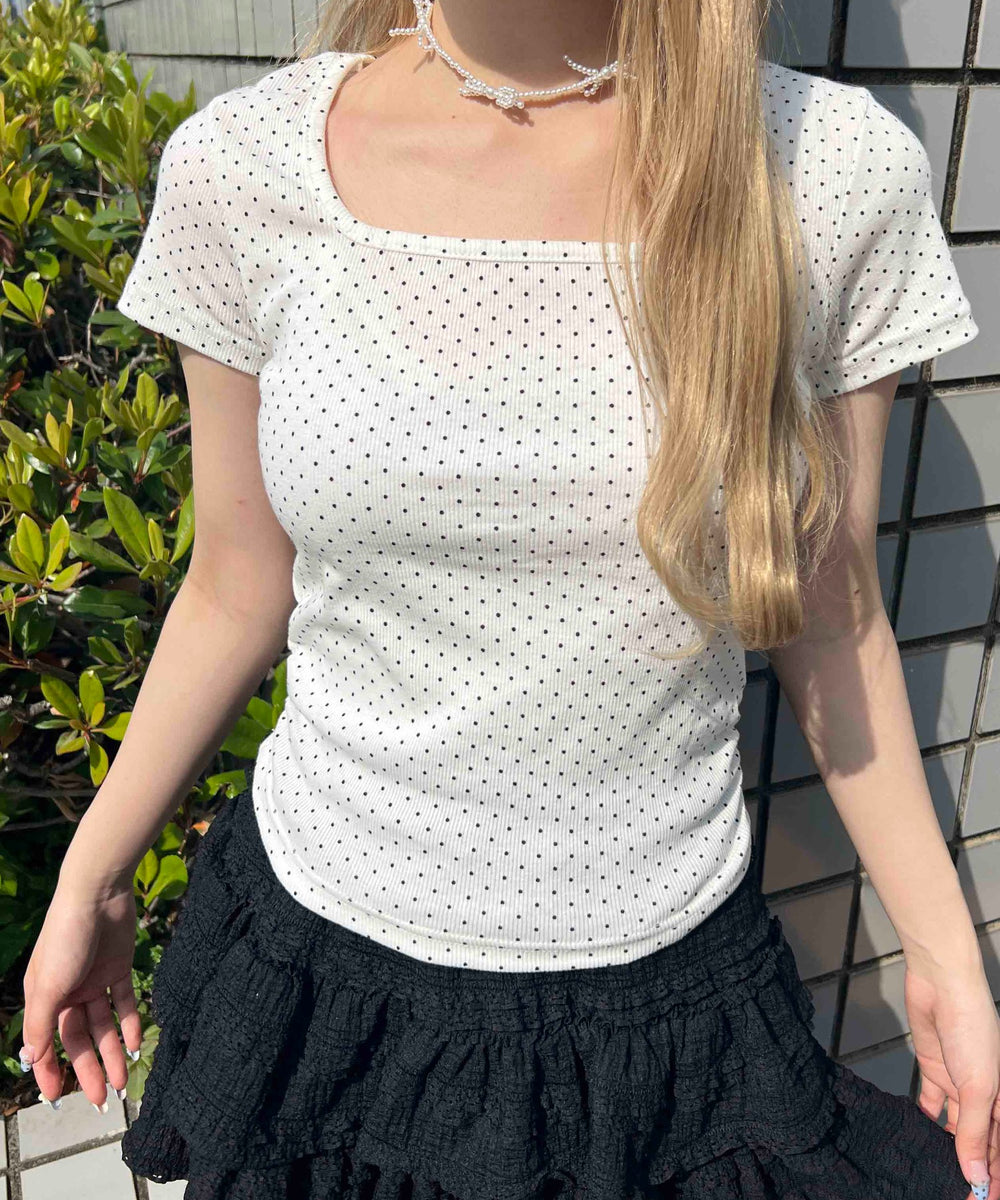 ホワイト モデル：160㎝ F着用