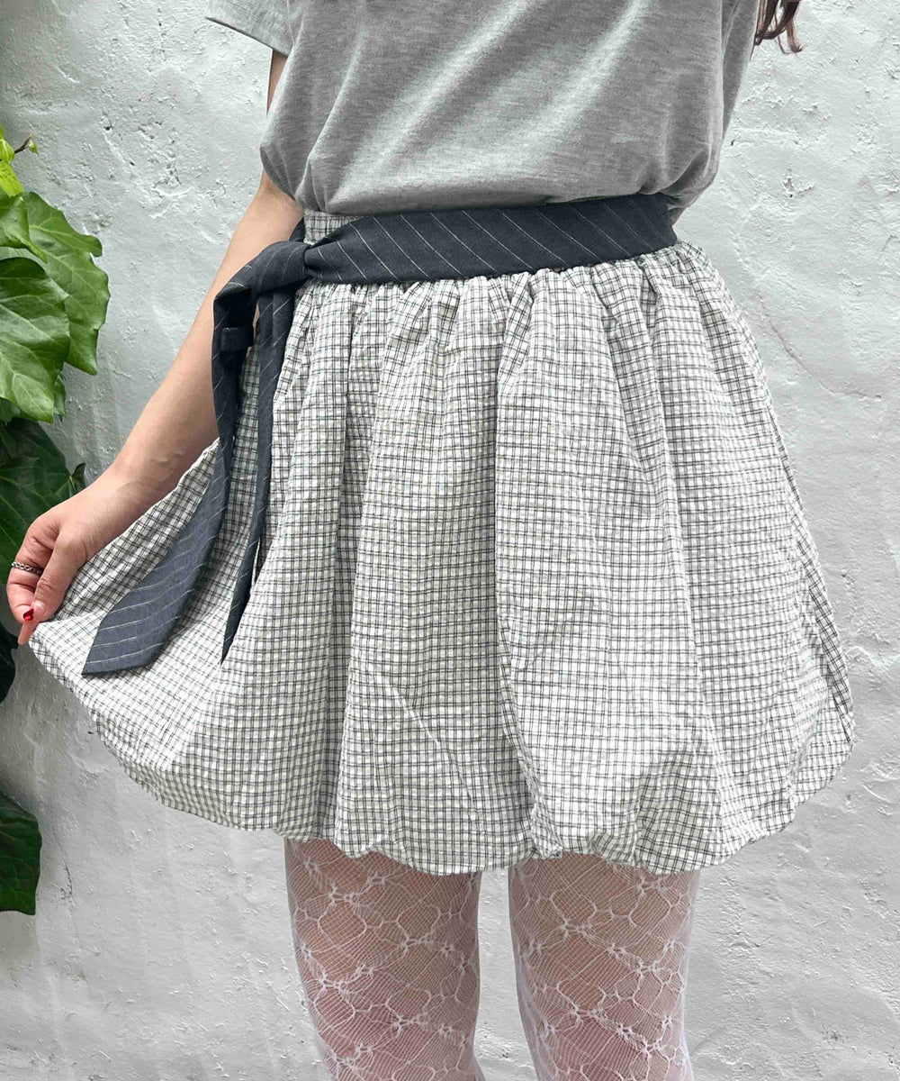 ホワイト モデル：160㎝ F着用