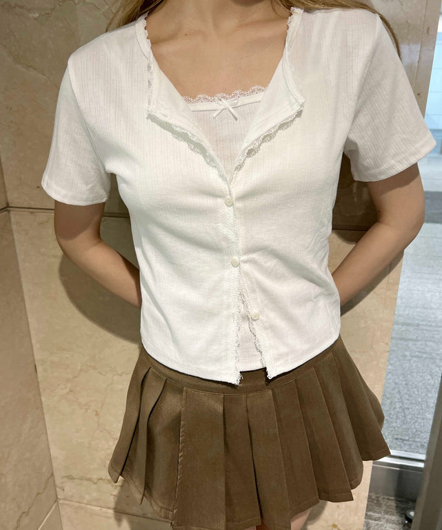 ホワイト モデル：160㎝ F着用