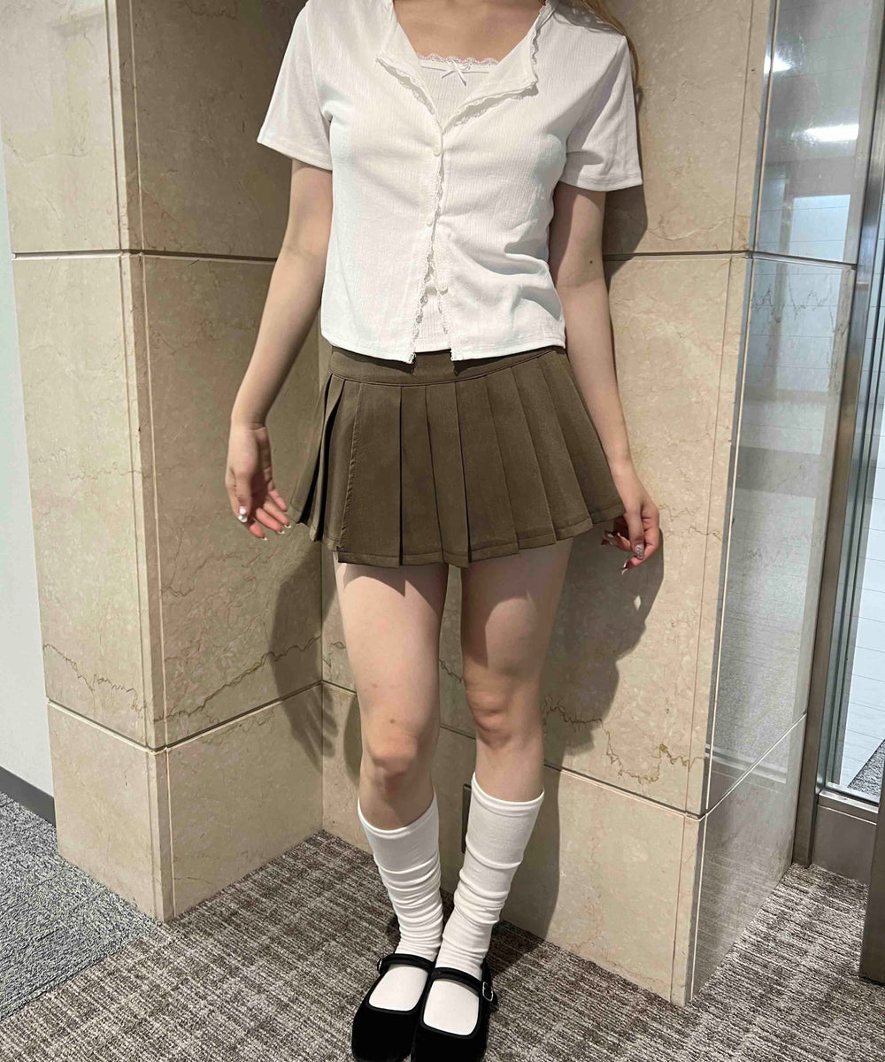 ホワイト モデル：160㎝ F着用