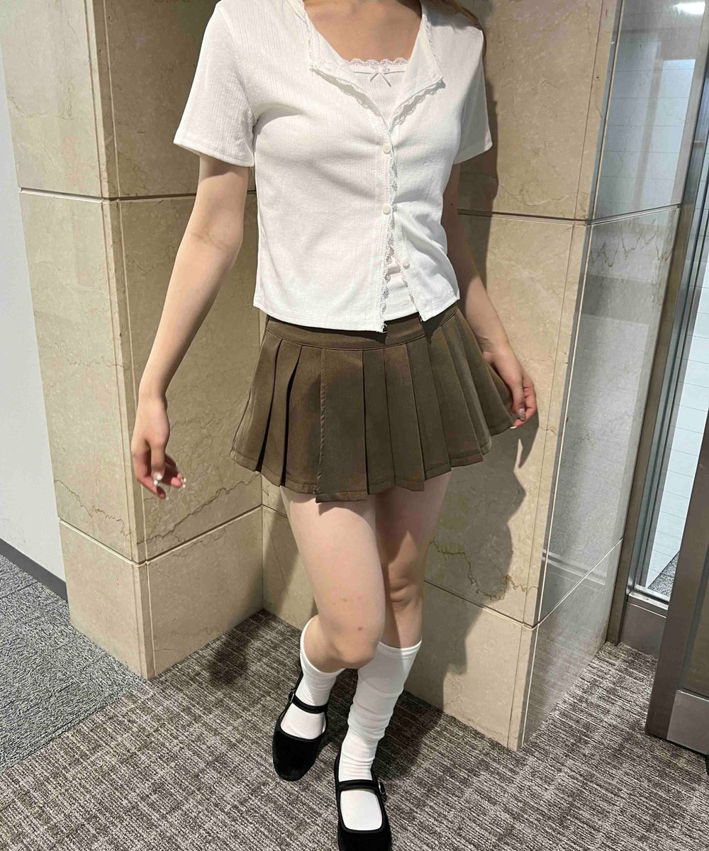 ホワイト モデル：160㎝ F着用