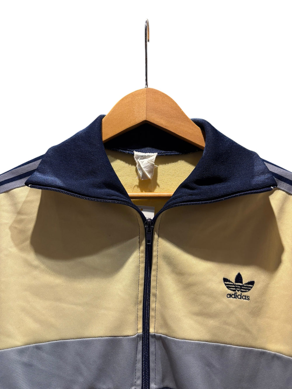 adidas トラックジャケット