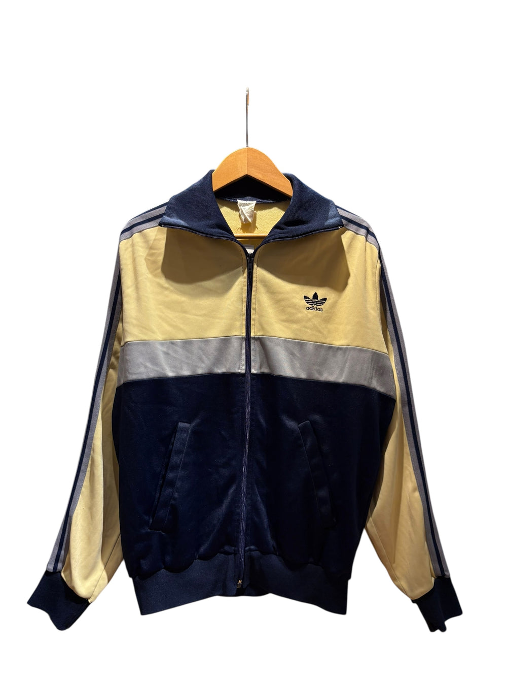 adidas トラックジャケット