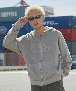 グレー　モデル：178㎝　L着用