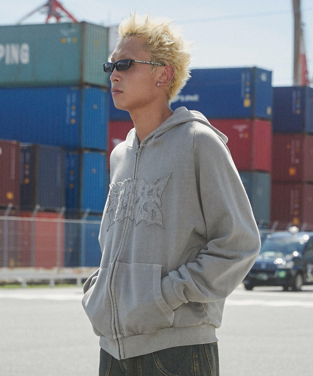 グレー　モデル：178㎝　L着用