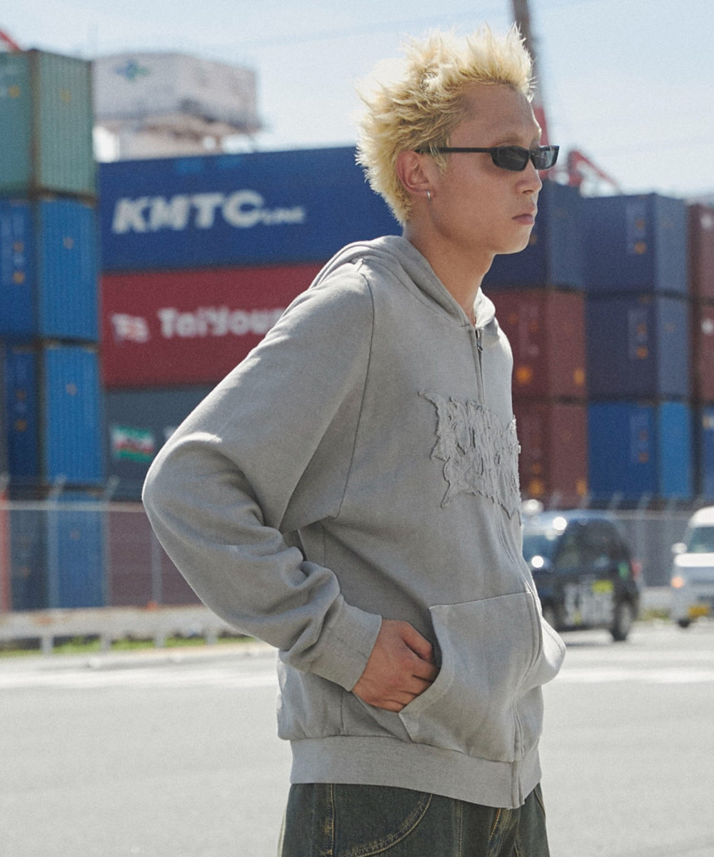 グレー　モデル：178㎝　L着用