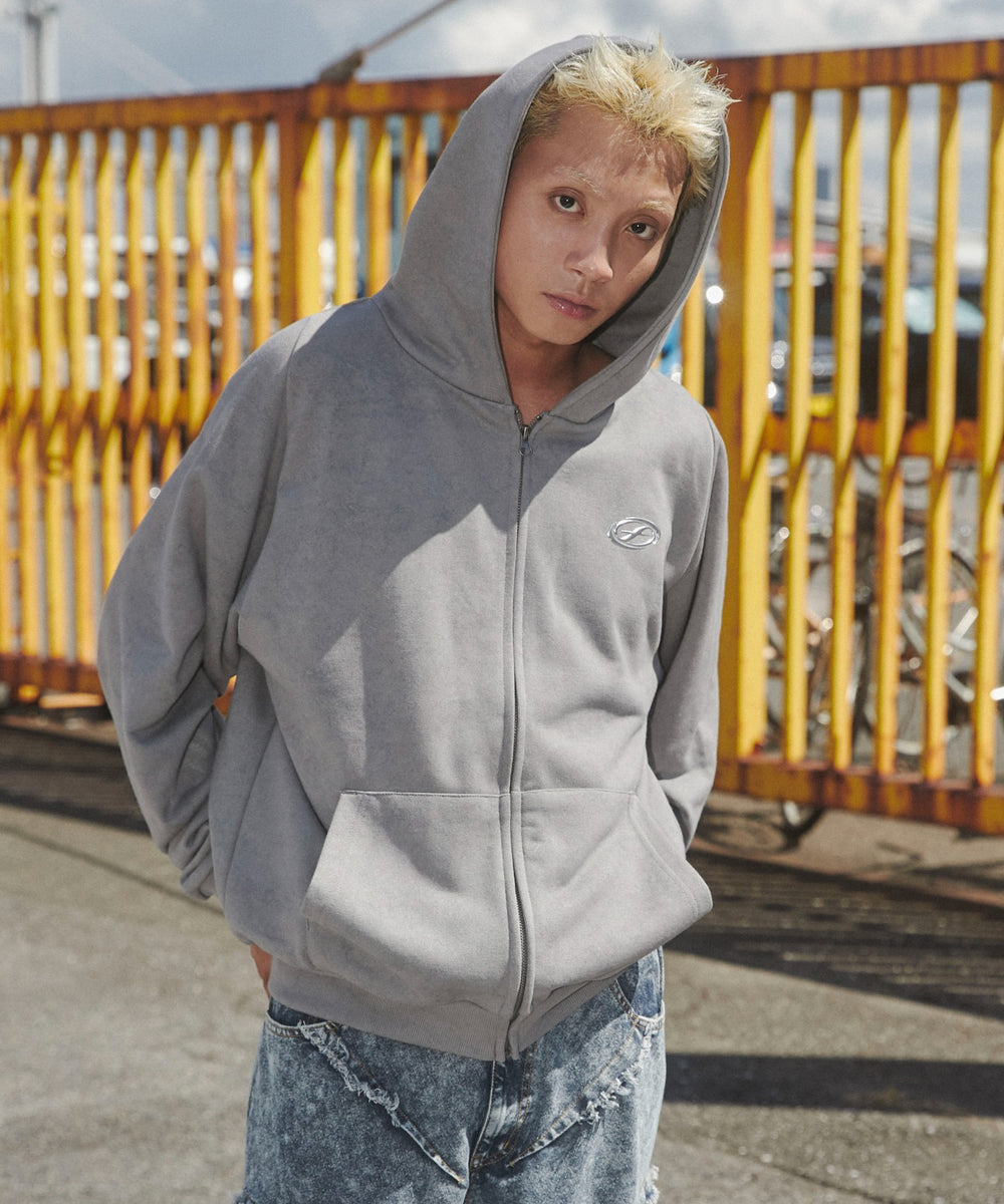 グレー　モデル：178㎝　L着用