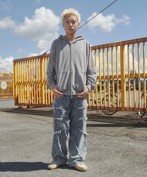 グレー　モデル：178㎝　L着用