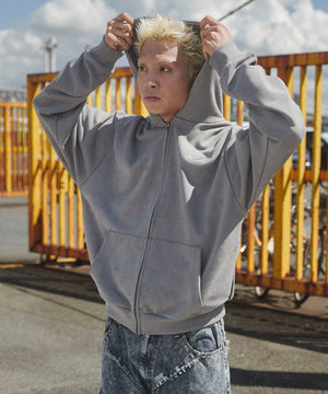 グレー　モデル：178㎝　L着用