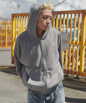 グレー　モデル：178㎝　L着用