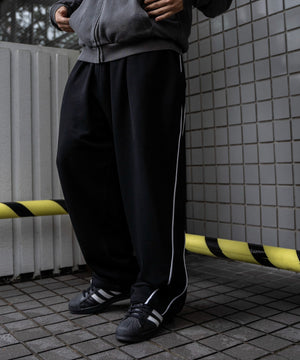 ブラック モデル：178cm L着用