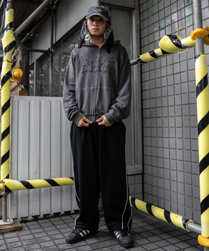 ブラック モデル：178cm L着用