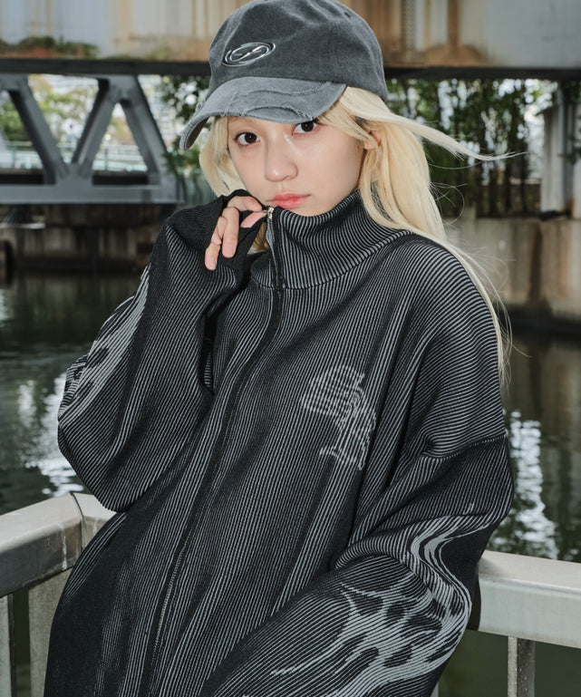 ブラック モデル：172cm M着用