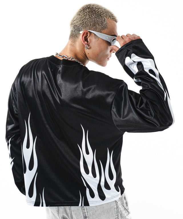 ブラック モデル：180cm L着用