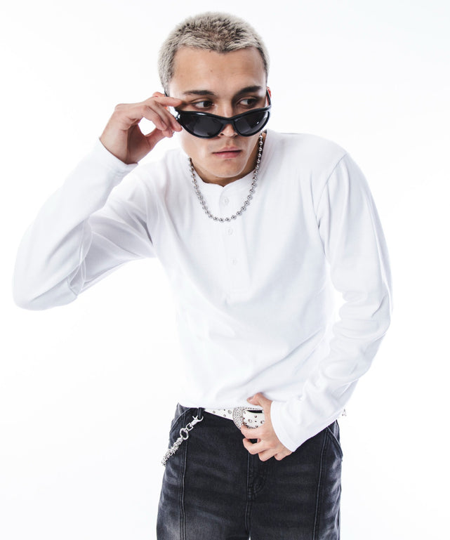 ホワイト　モデル：180cm L着用