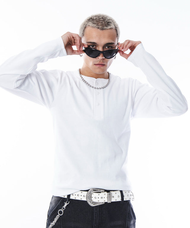 ホワイト　モデル：180cm L着用