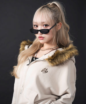 ベージュ モデル：160cm L着用