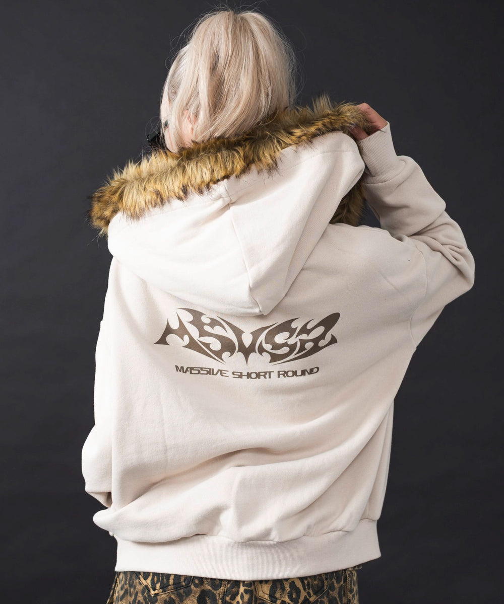 ベージュ モデル：160cm L着用