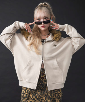 ベージュ モデル：160cm L着用